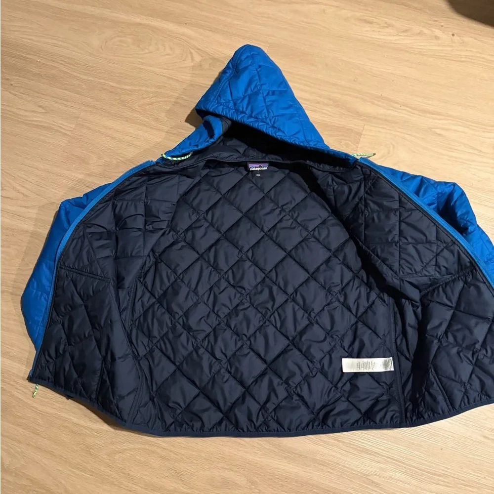 Patagonia women’s quilted bomber. Never worn! - Picture 3 of 4